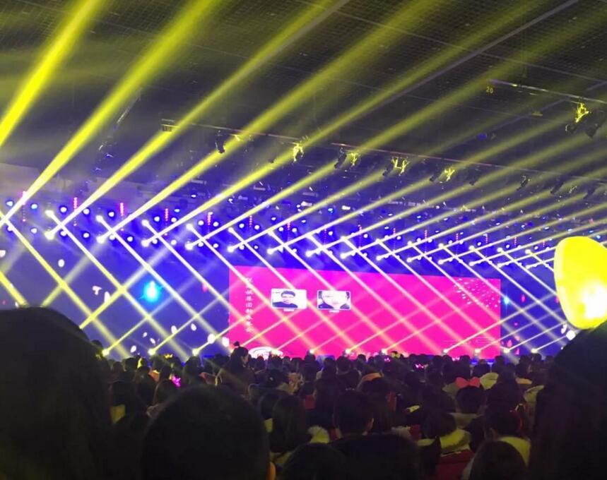 公司年会我中了千元大奖,半夜,前女友突然发来信息……