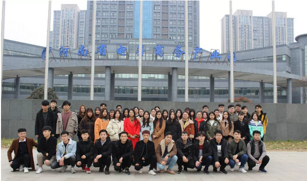 1546844252863540.jpg 配图2 云和数据毕业照.jpg