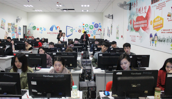 1553830415331629.jpg 配图4 郑州云和数据IT培训课堂.jpg